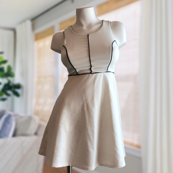 Monteau Dresses & Skirts - Monteau | White + Black Ribbed Dress